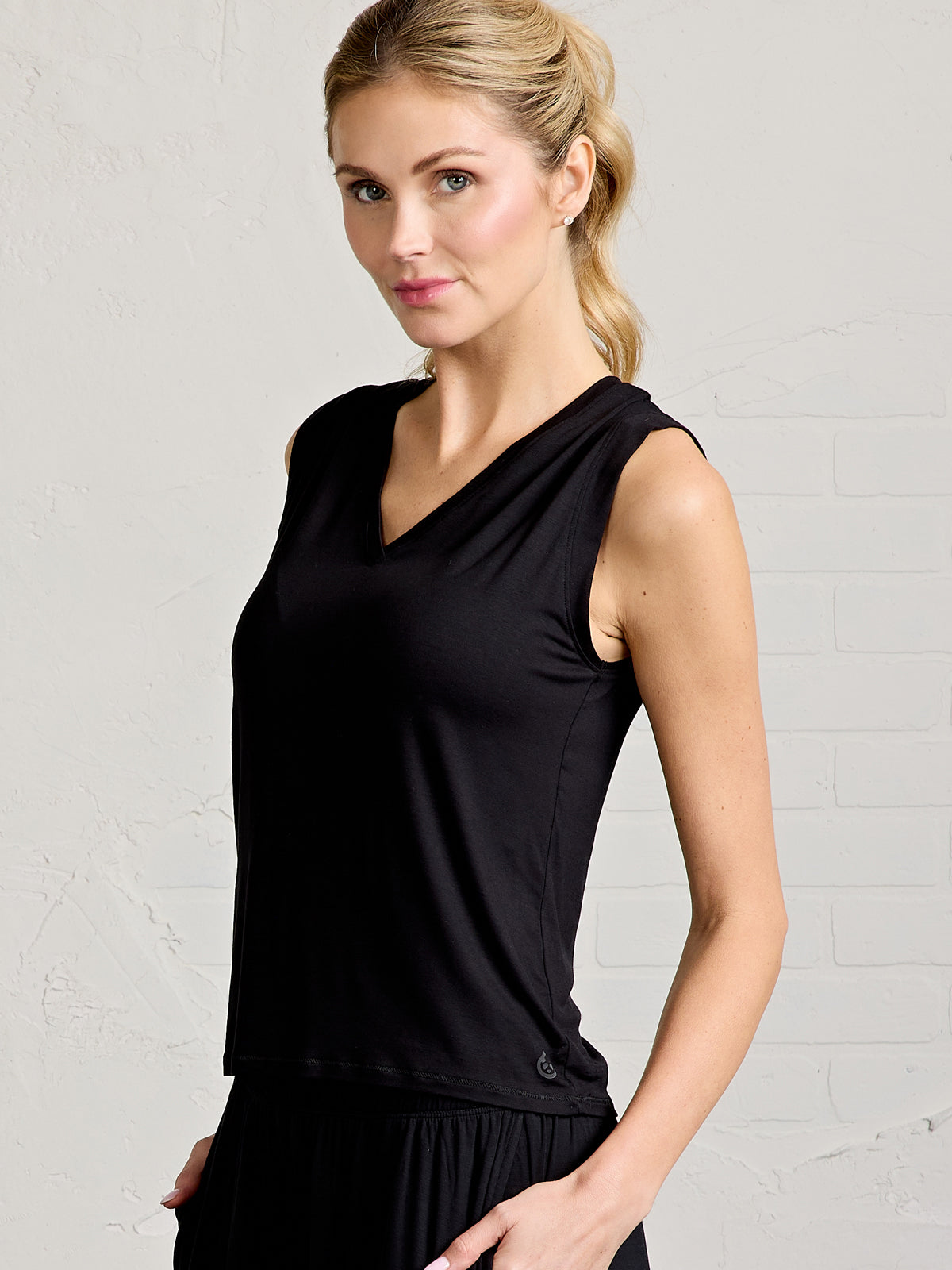 Bamboo Silk V-Neck - tasc Performance (Black)